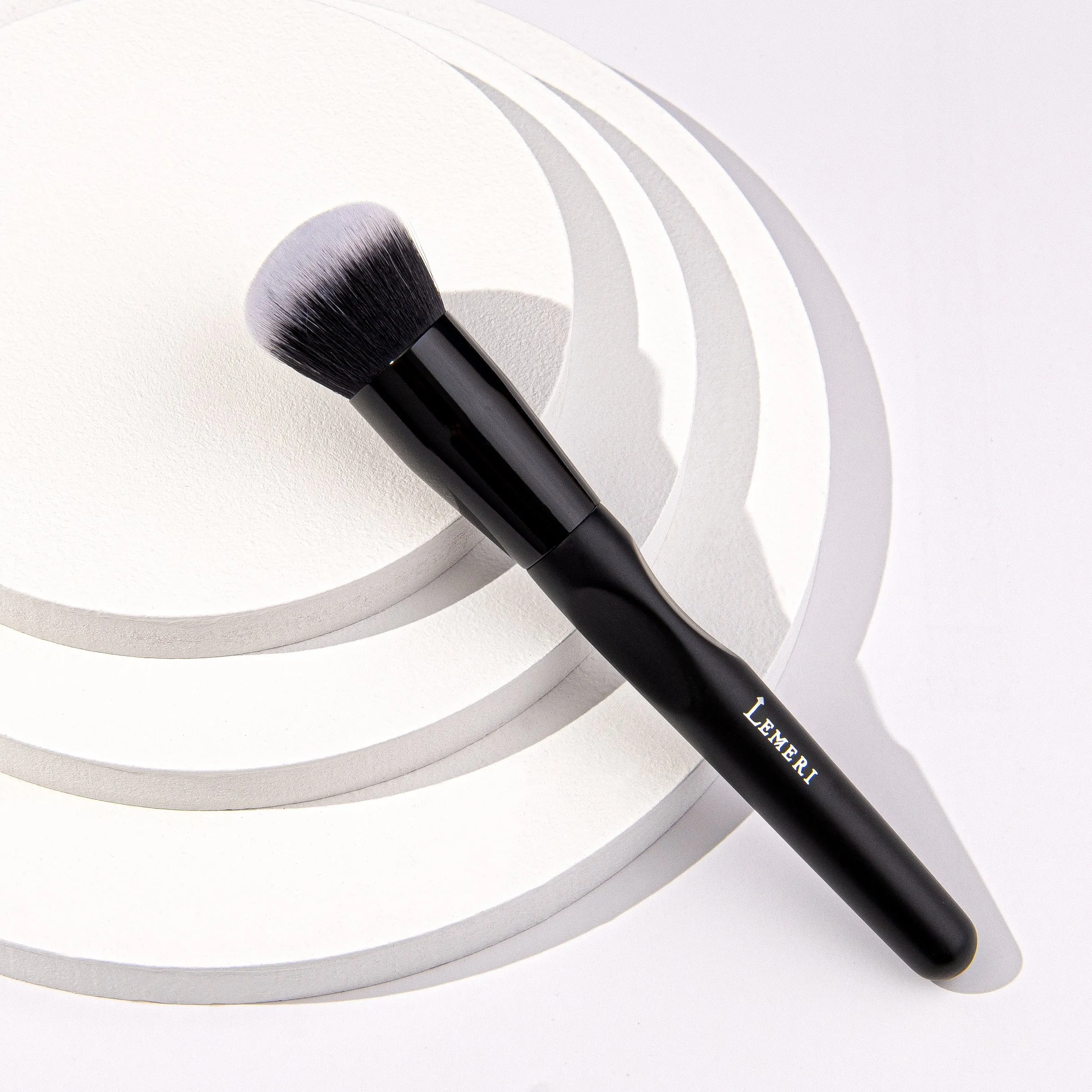 Rounded Kabuki Brush M10
